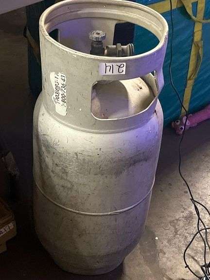 FORKLIFT PROPANE TANK MOSTLY EMPTY