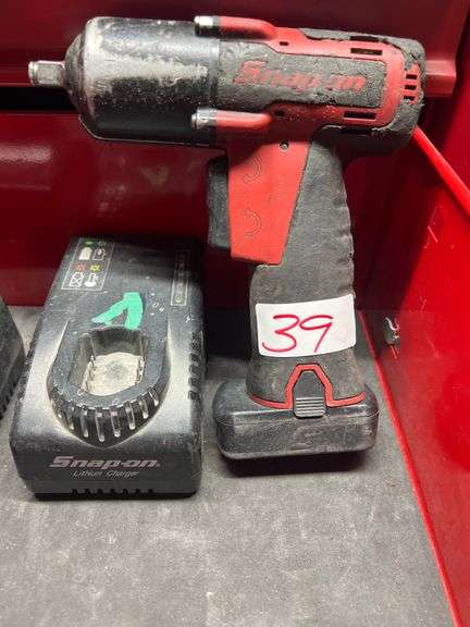 Snap On 14.4V Impact Wrench with CTB8172BK Battery and CTC772A Charger