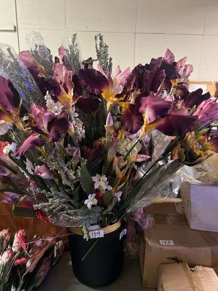 AMERICAN BEST WIDE ARRAY OF BRAND NEW ARTIFICIAL FLOWER AND BERRY STEMS ALL IN DECORATIVE LARGE POT