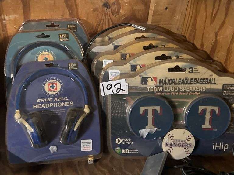 IHIP IPHONE ELECTRONICS INCLUDING MLB RANGERS TEAM LOGO SPEAKER SET &  DEPORTIVO CRUZ AZUL HEADPHONES
