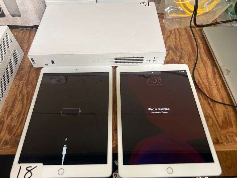 APPLE IPAD A2200 WHITE TABLET