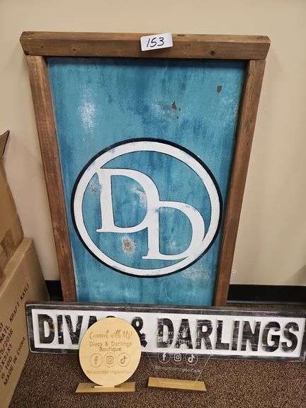 WOODEN DIVA & DARLINGS DÉCOR