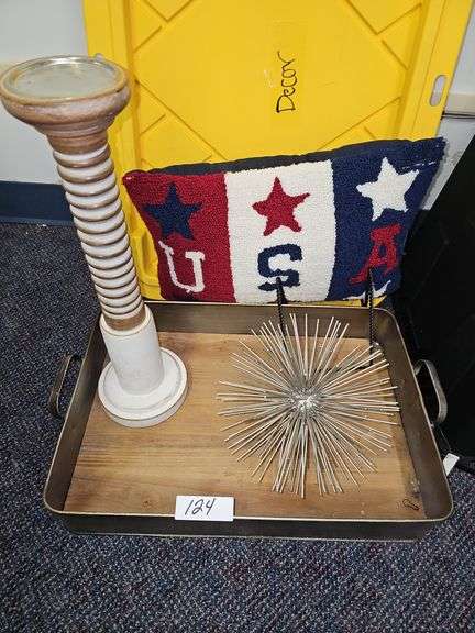 20"x13"x4" METAL DECORATIVE BASKET NEW WITH TAGS RETAIL $35 WITH VARIOUS DÉCOR INCLD.