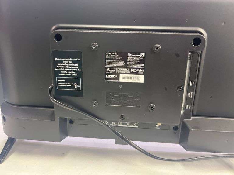 INSIGNIA LED TV MONITOR NS-24D310NA21 WITH POWER CABLE
