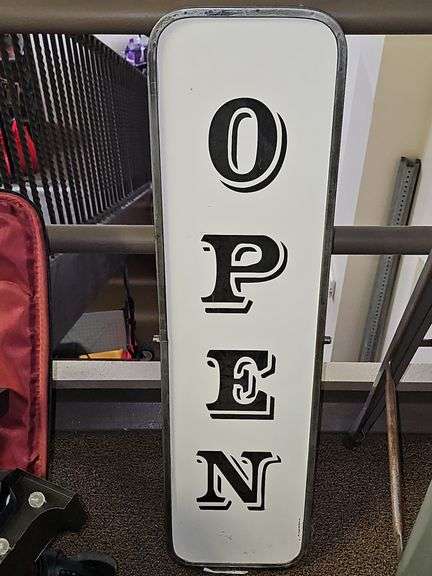METAL OPEN/CLOSED SIGN APROX 8"x32"