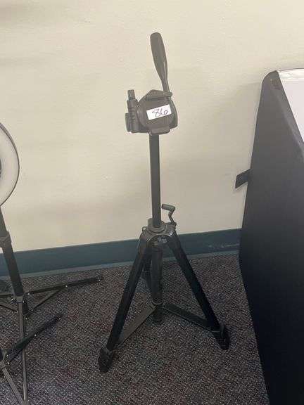 BASICS ADJUSTABLE CAMERA TRIPOD FOR TABLETOP OR FLOOR USE