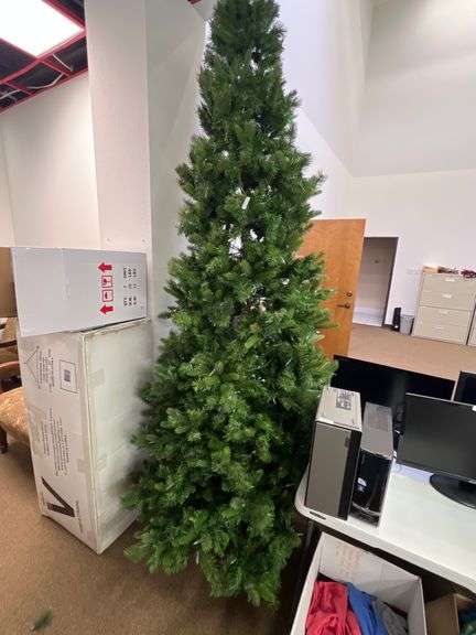 GE HOLIDAY LIGHTING LED COLOR CHOICE TIFFANY PINE 9' PRE-LIT CHRISTMAS TREE VEND 27932HL SKU 5611694 ORG. RETAIL $700 IN EXCELLENT CONDITION WITH BOX INCLD.