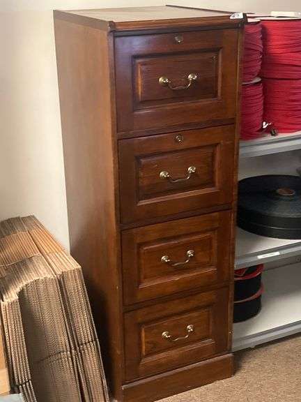 4-DRAWER SOLID WOODEN FILING CABINET APROX 18"x20"x4.5'