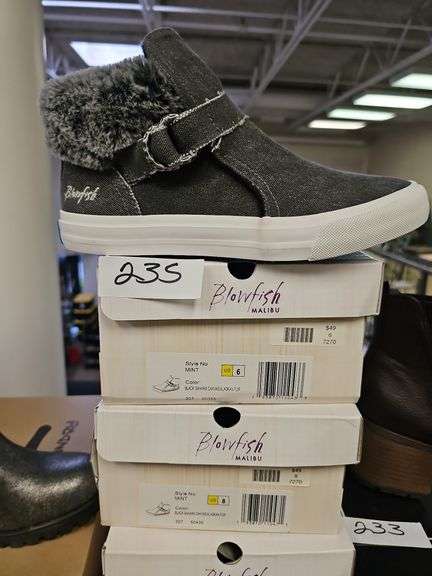 BLOWFISH MALIBU WOMEN'S SAHARA CANVAS SHOE RETAIL $49 EA. NEW IN BOX SIZES INCLUDE 6, 8