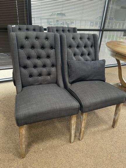 SAFIEA SINGLE PERSON UPHOLSTERED LOUNGE CHAIR WITH WOODEN LEGS APROX 3'H