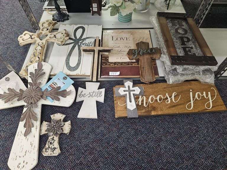 VARIETY OF RUSTIC WOOD FAITH THEMED WALL DÉCOR