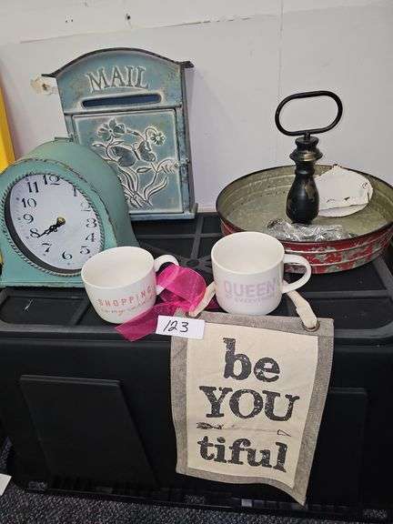VARIETY OF DÉCOR WITH STORAGE BIN & LID INCLD.