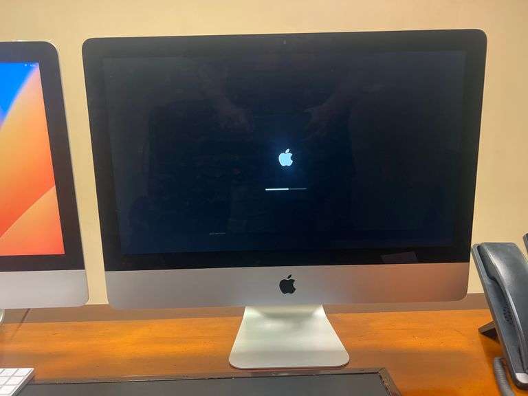 APPLE A1418 21.5" ALL-IN-ONE DESKTOP MONITOR WITH POWER CABLE AND BARSONE USB SWITCH INCLD.