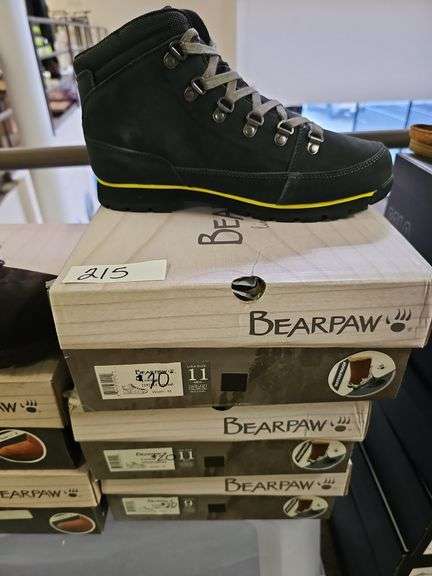 BEARPAW WOMEN'S BOOT RETAIL 2192M $20 EA. NEW IN BOX SIZES INCLUDE 9, 11