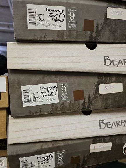 BEARPAW WOMEN'S BOOTS RETAIL 2134W $20 EA. NEW IN BOX SIZES INCLUDE 9