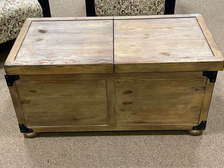 SIGNATURE DESIGN BY ASHLEY CHARLIE COFFEE TABLE APROX 20"x3.5'x20"