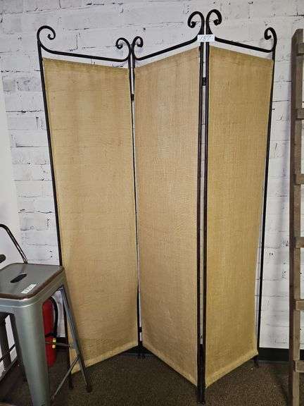 BURLAP 3-SECTION ROOM DIVIDER WITH METAL SUPPORTS APROX 51"x6'