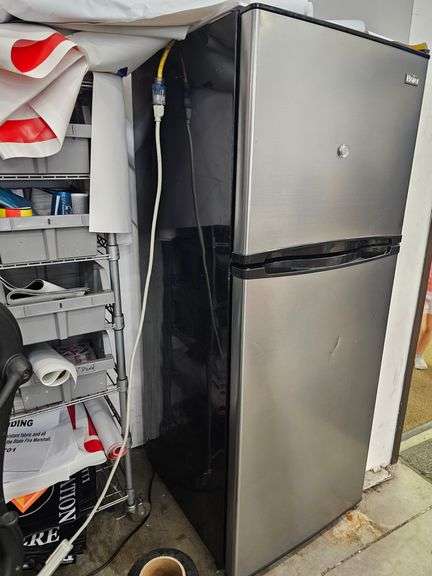HAIER STAINLESS STEEL COMPACT REFRIGERATOR WITH FREEZER MODEL HA10TG21SS  59"x23"x25" IN GREAT WORKING CONDITION!!
