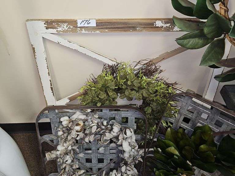 VARIETY OF WALL HANGING WREATHS MOST MOUNTED TO WOOD OR METAL, WITH BATTERY POWERED FAIRY LIGHTING INCLD.