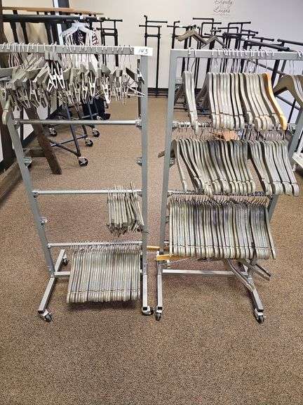 ROLLING METAL 4-TIER HANGER ORGANIZER WITH BRAKES, ADJUSTABLE HEIGHTS APROX 22"x15"x51"  **APROX 100 TOP AND BOTTOM BAMBOO HANGERS INCLD. IN LOT