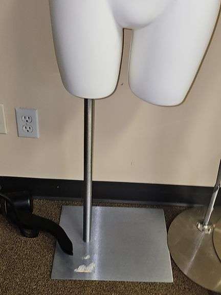 3' FEMALE BODY MANNEQUIN W/O LEGS/ARMS AND THEN 2' METAL STAND