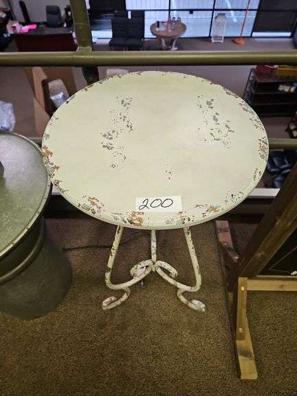 METAL ACCENT TABLE IN RUSTIC WHITE COLOR APROX 16"DIA. x 32"H