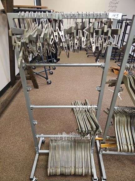 ROLLING METAL 4-TIER HANGER ORGANIZER WITH BRAKES, ADJUSTABLE HEIGHTS APROX 22"x15"x51"  **APROX 100 TOP AND BOTTOM BAMBOO HANGERS INCLD. IN LOT