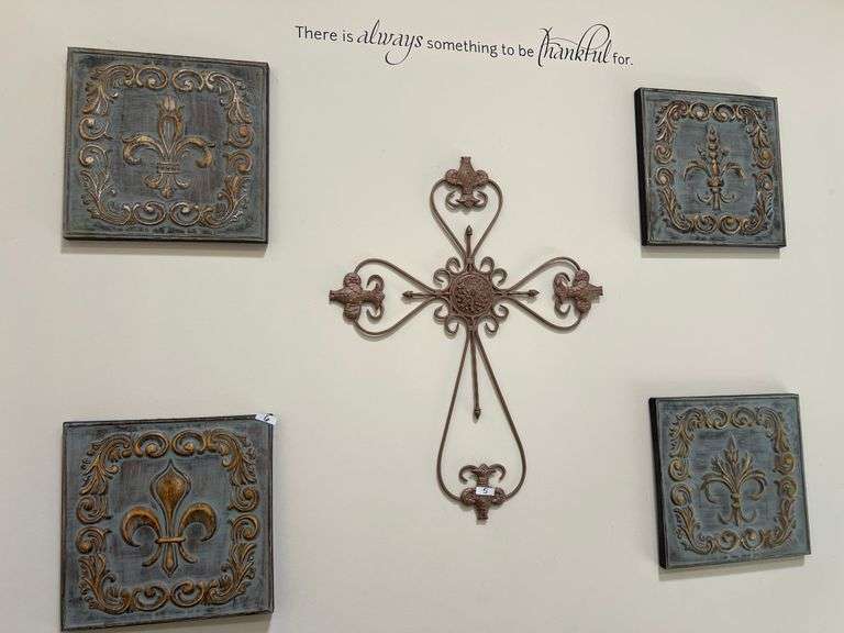 METAL FLEUR DE LEAF WALL DÉCOR APROX 15"SQ.