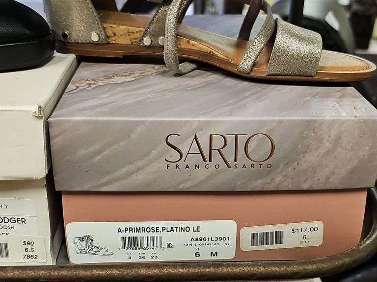 WOMEN'S CLOGS INCLD. MIA, CHINESE LAUNDRY, SARTA 59082 RETAIL $89 EA. NEW IN BOX SIZES INCLUDE 8.5, 9.5, 11