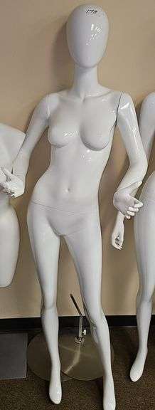 6' FEMALE FULL BODY MANNEQUIN WITH STAND
