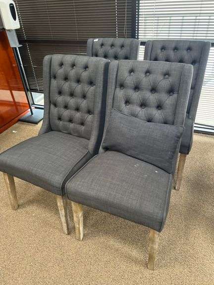 SAFIEA SINGLE PERSON UPHOLSTERED LOUNGE CHAIR WITH WOODEN LEGS APROX 3'H