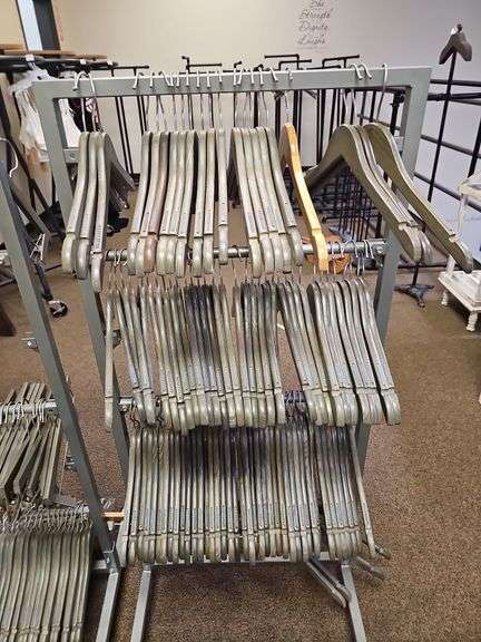 ROLLING METAL 4-TIER HANGER ORGANIZER WITH BRAKES, ADJUSTABLE HEIGHTS APROX 22"x15"x51"  **APROX 100 TOP AND BOTTOM BAMBOO HANGERS INCLD. IN LOT