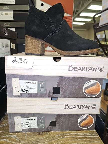 BEAR PAW WOMEN'S CLOGS RETAIL $70 EA. NEW IN BOX SIZES INCLUDE 6