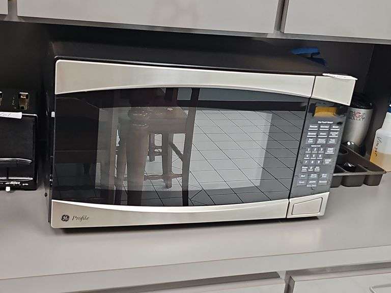 GE PROFILE COUNTERTOP MICROWAVE OVEN IN STAINLESS AND BLACK COLORS MODEL PEB2060SM2SS VERY CLEAN WORKING COND.