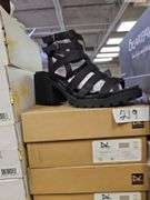 DIRTY LAUNDRY FUN STUFF BLACK DISTRES WOMEN'S SANDALS RETAIL $ 54 EA. NEW IN BOX SIZES INCLUDE 7.5, 10