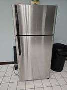 KENMORE 253.6482340E 2-DOOR FRIDGE WITH TOP FREEZER IN GREAT WORKING CONDITION, STAINLESS STEEL FRONT, BLACK SIDING APROX 30"x29"x66"