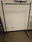 BLACK METAL CLOTHES RACK APROX 46"x22"x65"