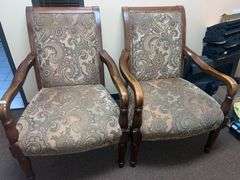 BEST CHAIRS UPHOLSTERED EXECUTIVE LOUNGE CHAIR WITH SOLID WOODEN ACCENTS 117-75 APROX 2'x2'x3.5'