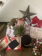 WIDE ASSORTMENT OF CHRISTMAS DÉCOR