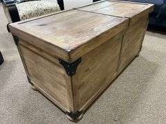 SIGNATURE DESIGN BY ASHLEY CHARLIE COFFEE TABLE APROX 20"x3.5'x20"