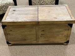 SIGNATURE DESIGN BY ASHLEY CHARLIE COFFEE TABLE APROX 20"x3.5'x20"
