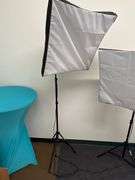 PROFESSIONAL PHOTOGRAPHY LIGHT BOX APROX 2' WITH BLACK METAL TELESCOPING VF LIGHT STAND W-803