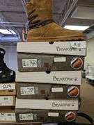 BEARPAW WOMEN'S BOOTS RETAIL 2134W $20 EA. NEW IN BOX SIZES INCLUDE 9