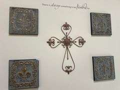 METAL FLEUR DE LEAF WALL DÉCOR APROX 15"SQ.