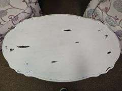 WHITE RUSTIC SOLID WOOD COFFEE TABLE APROX 45"x27"x16"