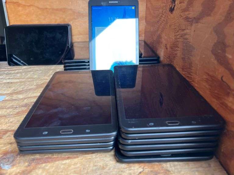 SAMSUNG TOUCHSCREEN TABLET SM-T377P MANY TESTED AND POWER ON, CAN BE RESET