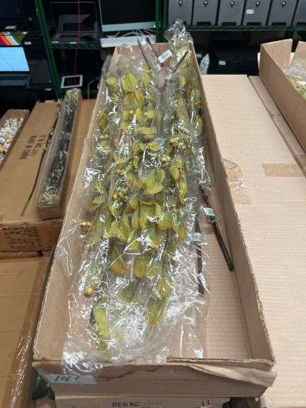 AMERICAN BEST ARTIFICIAL SILK BERRY STEM 32"  ALL NEW IN CASE.. SOLD PER DOZEN