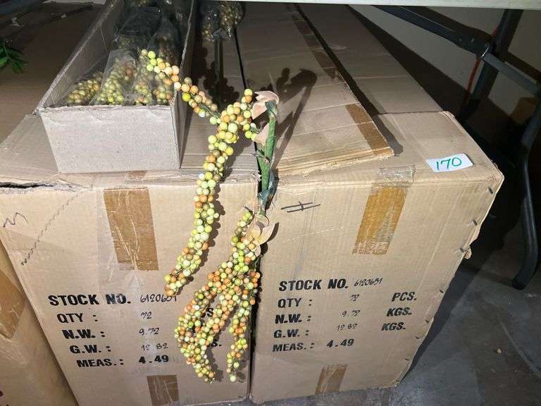 AMERICAN BEST ARTIFICIAL SILK BERRY STEM 32"  6120651 ALL NEW IN CASE.. SOLD PER CASE OF 72