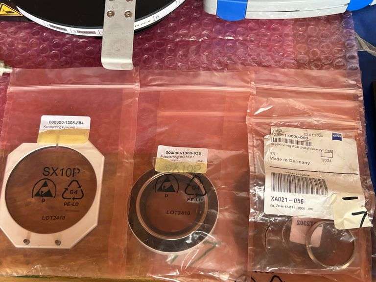 ZEISS MICROSCOPE LENS ATTACHMENTS INCLUDING 000000-1308-925 ADAPTER RING BG h=9 f ; 000000-1308-894 COMPLETE CONTACT RING ; 424911-0000-000 LENS RING FOR LENS SLEEVE, CYLINDRICAL & LONG; AND METAL LENS CAP