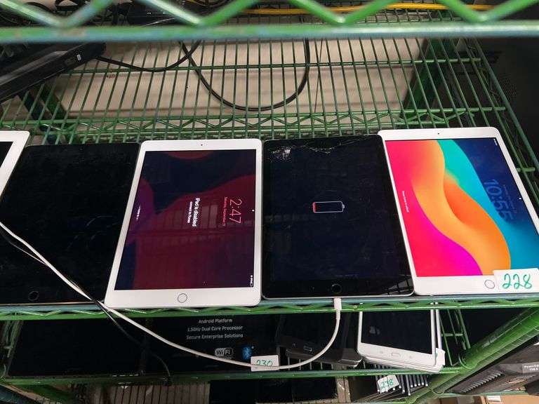 VARIETY OF APPLE IPADS INCLUDING A2200, A1954, A1567, A1396